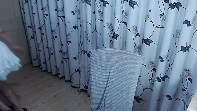 Niannian- online show from October 5, 2025, 3:25 pm