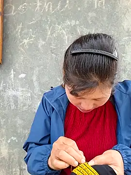 Snapshot of diamond-- chatting on November 2, 2025, 1:43 am diamond-- online show from November 2, 2025, 1:43 am