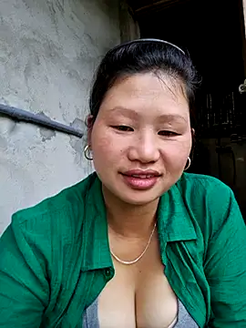 Snapshot of diamond-- chatting on October 15, 2025, 12:20 am diamond-- online show from October 15, 2025, 12:20 am