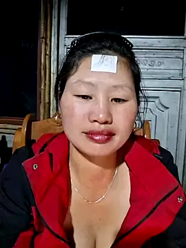 Snapshot of diamond-- chatting on October 26, 2025, 1:33 pm diamond-- online show from October 26, 2025, 1:33 pm