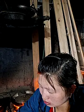 Snapshot of diamond-- chatting on November 7, 2025, 12:48 am diamond-- online show from November 7, 2025, 12:48 am