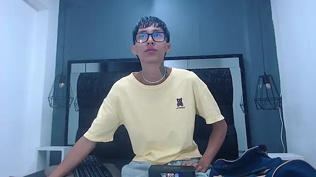 Daniel delux  online show from October 13, 2025, 12:29 pm