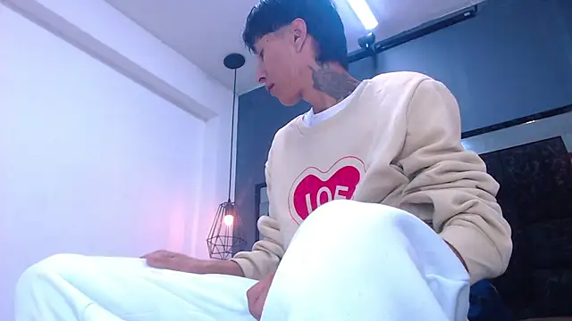 Daniel delux  online show from October 31, 2025, 12:57 pm