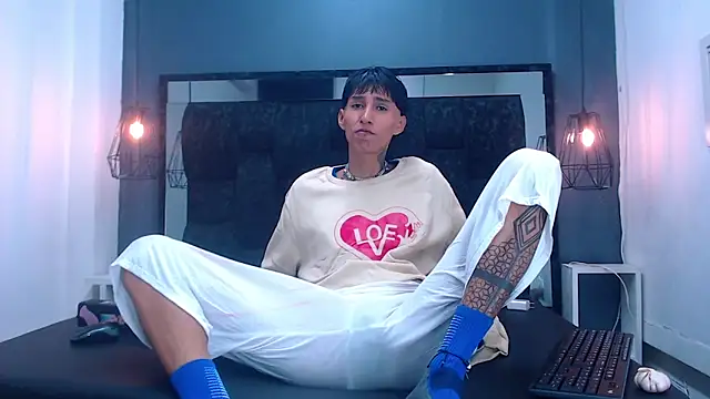 Daniel delux  online show from October 19, 2025, 3:09 am