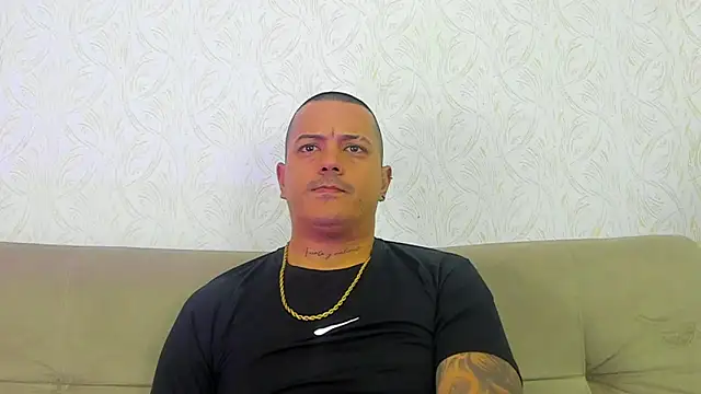 Snapshot of MaximoHall86 chatting on November 5, 2025, 12:30 pm MaximoHall86 online show from November 5, 2025, 12:30 pm