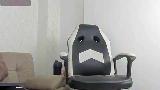 Snapshot of MaximoHall86 chatting on October 2, 2025, 12:52 pm MaximoHall86 online show from October 2, 2025, 12:52 pm