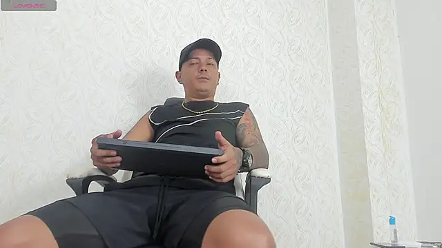 Snapshot of MaximoHall86 chatting on September 24, 2025, 12:55 pm MaximoHall86 online show from September 24, 2025, 12:55 pm