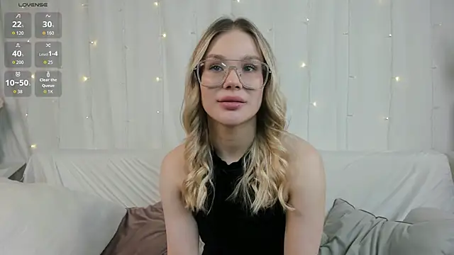 Snapshot of LisaRiza chatting on September 22, 2025, 8:20 am LisaRiza online show from September 22, 2025, 8:20 am