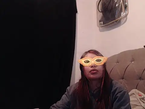 dulce-emily18 online show from September 23, 2025, 3:13 am