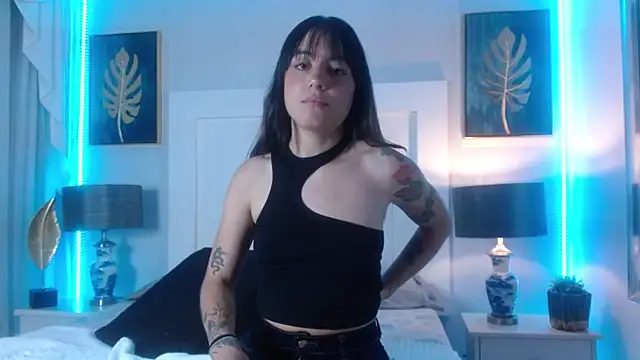 Sweet Rabbitss online show from October 7, 2025, 8:10 pm