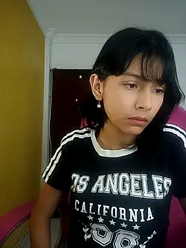 xoxo milk online show from November 4, 2025, 3:49 pm