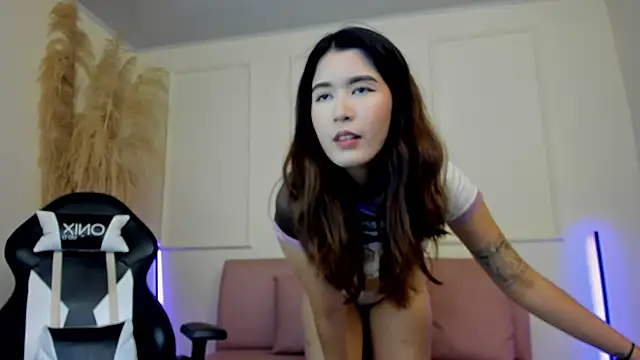 emiilyy cute online show from September 23, 2025, 12:01 pm