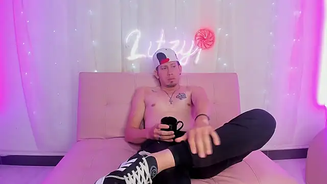 Snapshot of Pink1_ chatting on October 8, 2025, 6:41 pm Pink1 online show from October 8, 2025, 6:41 pm