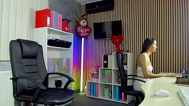 Snapshot of OfficeGirls chatting on June 11, 2026, 12:32 am OfficeGirls online show from June 11, 2026, 12:32 am