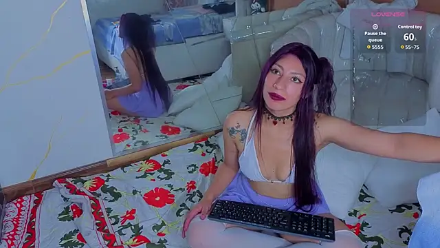 Snapshot of AlisonCold chatting on October 31, 2025, 8:05 pm AlisonCold online show from October 31, 2025, 8:05 pm