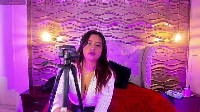 Snapshot of TahiyaMuley_ chatting on October 2, 2025, 6:55 pm TahiyaMuley online show from October 2, 2025, 6:55 pm
