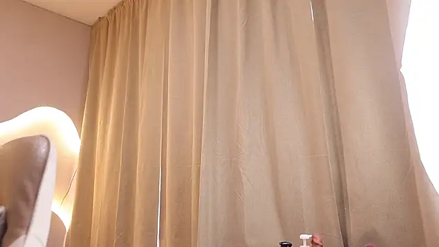 kehlannis  online show from October 15, 2025, 8:28 pm