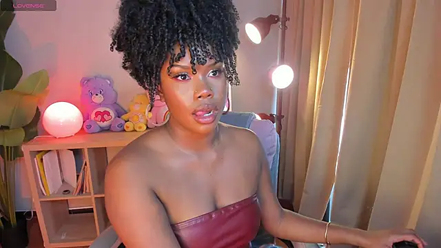 kehlannis  online show from March 19, 2026, 7:47 pm