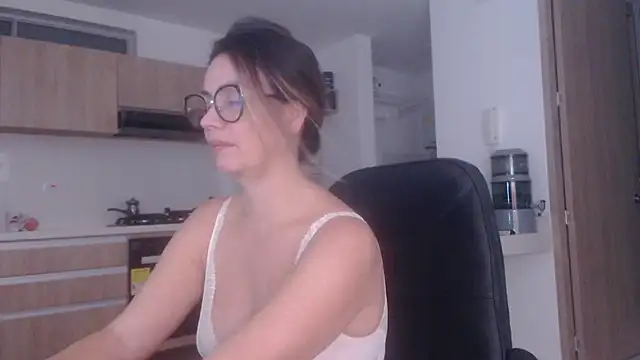 LovePaula online show from June 28, 2026, 12:28 am