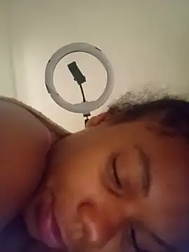 PrettahSantos online show from September 29, 2025, 2:01 pm