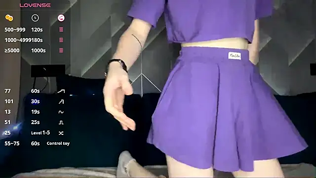 FoxLina online show from January 7, 2026, 7:41 pm