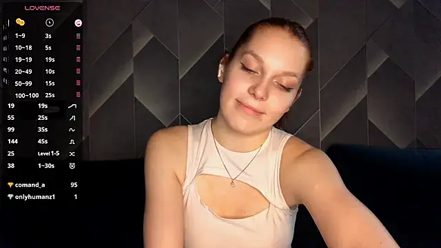 FoxLina online show from October 24, 2025, 8:30 pm