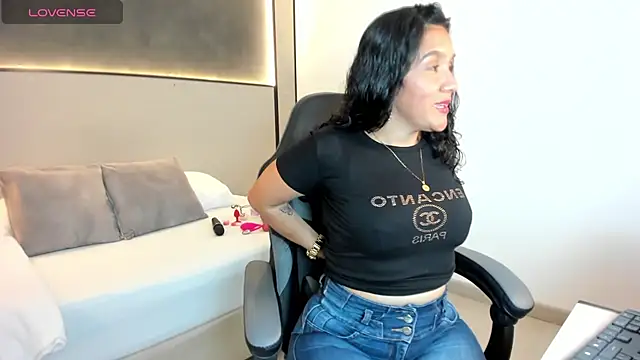 zoee zi online show from October 13, 2025, 7:26 pm