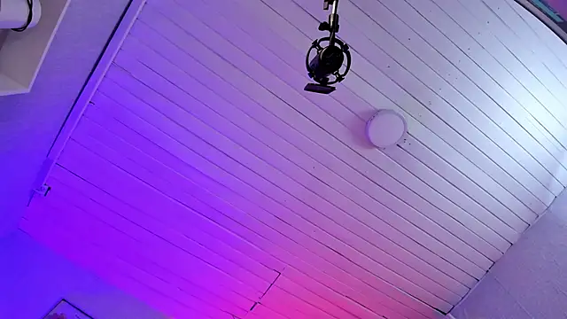 yliria010 online show from October 2, 2025, 12:25 am