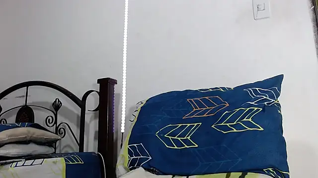 LATINO27CM online show from November 18, 2025, 1:10 am