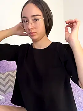 Snapshot of Innerpeace_ chatting on October 3, 2025, 9:05 pm Innerpeace online show from October 3, 2025, 9:05 pm