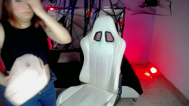 Isabela saenz online show from October 25, 2025, 3:49 am