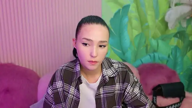 Snapshot of Amanda_Choi chatting on October 5, 2025, 6:42 pm Amanda Choi online show from October 5, 2025, 6:42 pm