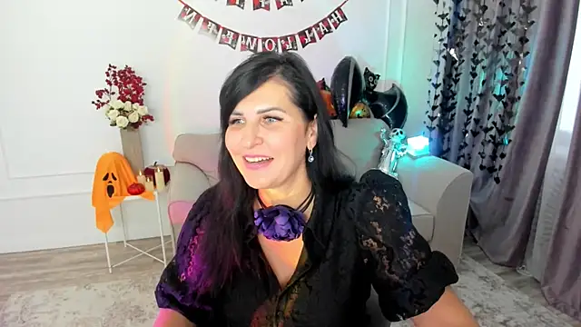 Snapshot of Moon_Veloure1 chatting on October 13, 2025, 3:52 am Moon Veloure1 online show from October 13, 2025, 3:52 am