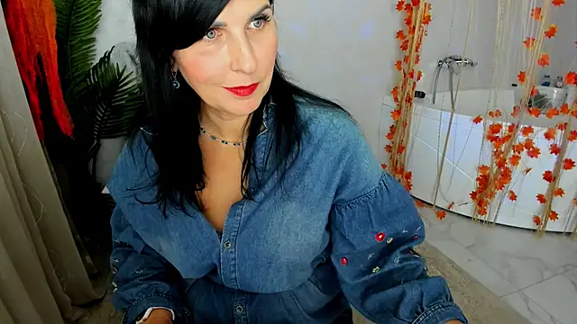 Snapshot of Moon_Veloure1 chatting on November 5, 2025, 4:04 am Moon Veloure1 online show from November 5, 2025, 4:04 am