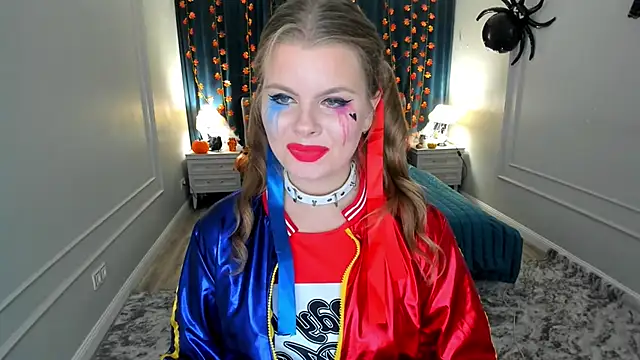 Snapshot of WildeDesiree chatting on October 31, 2025, 8:05 pm WildeDesiree online show from October 31, 2025, 8:05 pm