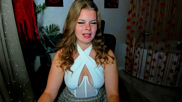 Snapshot of WildeDesiree chatting on October 11, 2025, 4:46 am WildeDesiree online show from October 11, 2025, 4:46 am