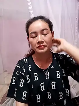 dorothyxx online show from September 25, 2025, 3:45 am