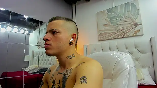 wildthor26 online show from February 24, 2026, 4:35 am