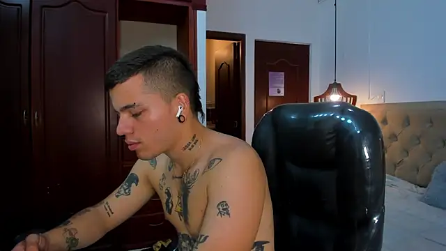 wildthor26 online show from September 29, 2025, 4:08 am