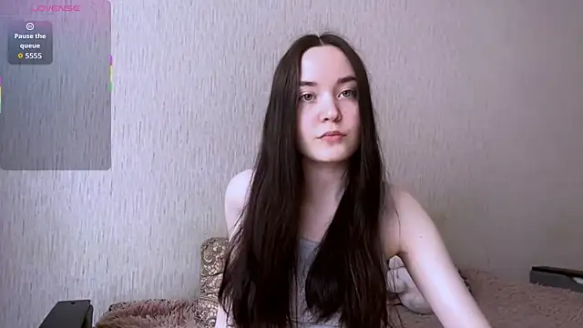 VividSienna online show from June 14, 2026, 11:33 am