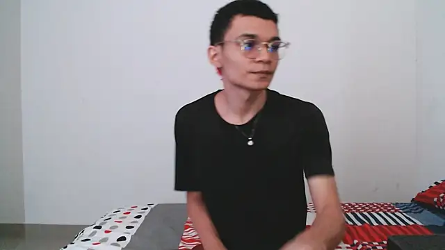 Latin Chillguy online show from September 29, 2025, 1:23 am