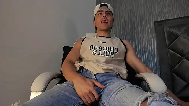 Snapshot of dylan_cross_ chatting on October 13, 2025, 11:23 am dylan cross online show from October 13, 2025, 11:23 am