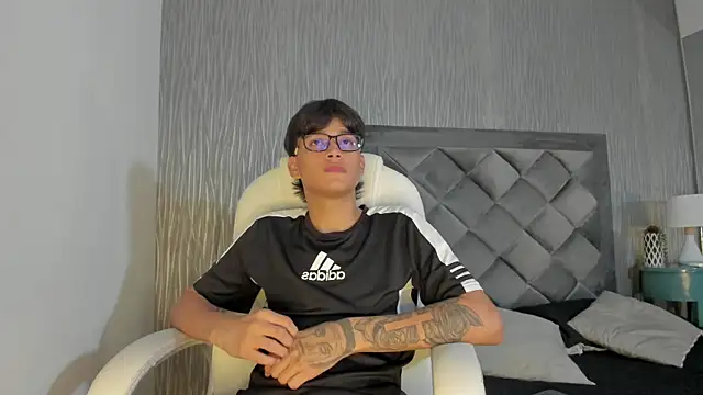 dylan cross  online show from November 14, 2025, 3:21 am