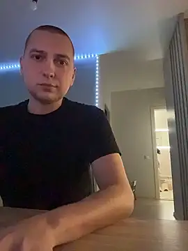 QueenKingg online show from October 25, 2025, 2:07 pm