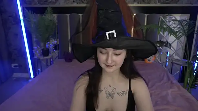 Snapshot of SashaDuvalle chatting on October 30, 2025, 6:44 am SashaDuvalle online show from October 30, 2025, 6:44 am