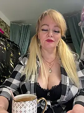 Sweet-blonde online show from May 18, 2026, 10:14 pm