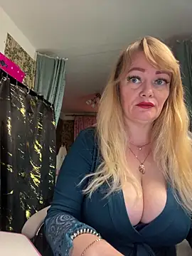Snapshot of Sweet-blonde chatting on June 15, 2026, 10:31 pm Sweet-blonde online show from June 15, 2026, 10:31 pm