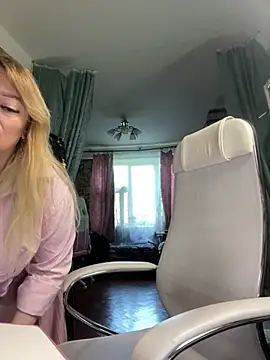 Sweet-blonde online show from May 20, 2026, 12:35 pm
