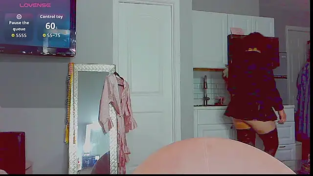 LunaMilav online show from October 1, 2025, 2:27 am