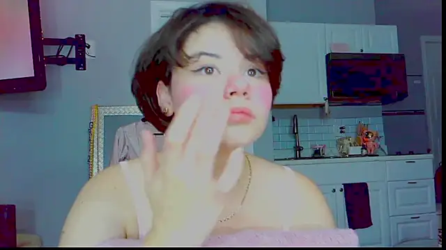 LunaMilav online show from September 29, 2025, 1:45 am